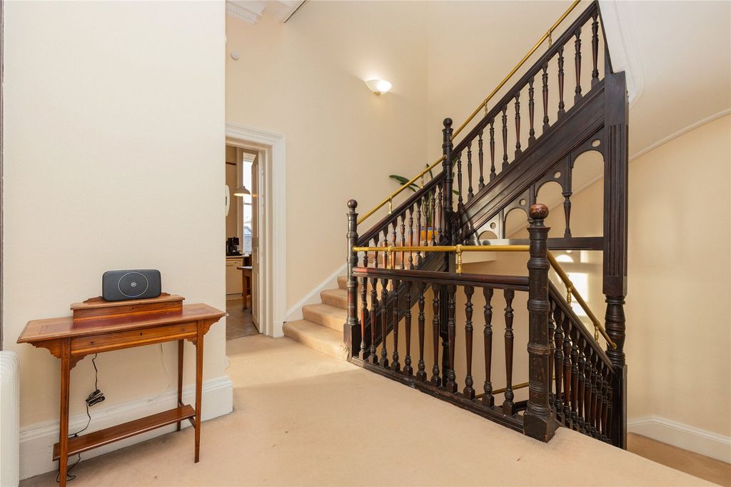 Additional image 5 of 4 bed flat for saleCleveden Road, Glasgow G12