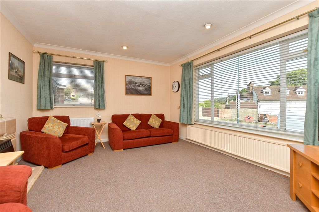 Property photo 3 of 12 Lounge