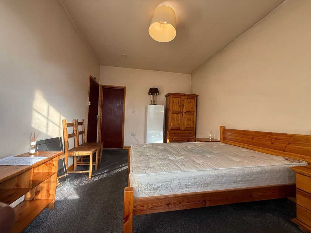 Property photo 1 of 3