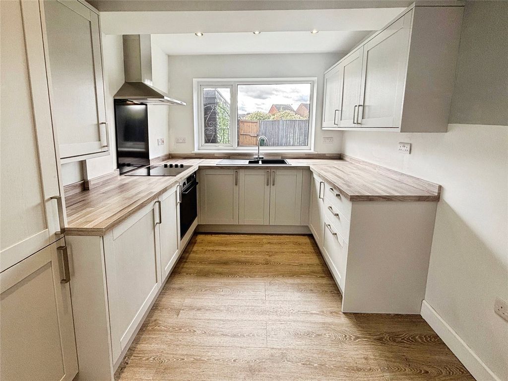 Property photo 3 of 15 Modern Kitchen