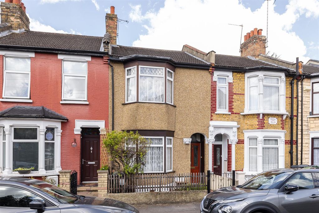 Property photo 1 of 25 St. Johns Road, E17