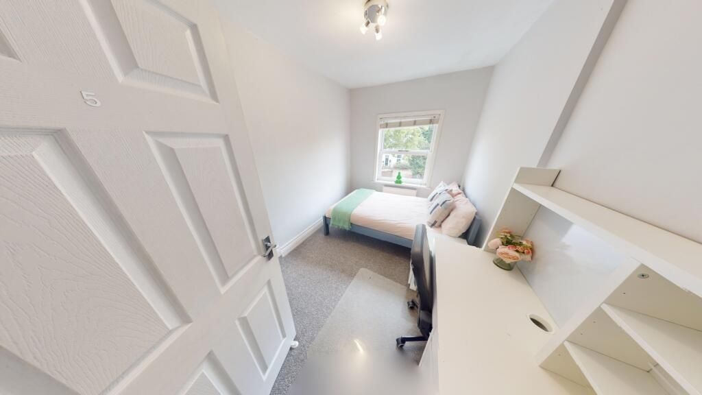 Property photo 2 of 11 Bright And Tidy Single Bedroom Featuring A Comfort...