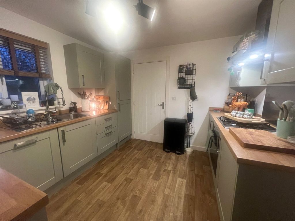 Property photo 2 of 10 Picture No. 13