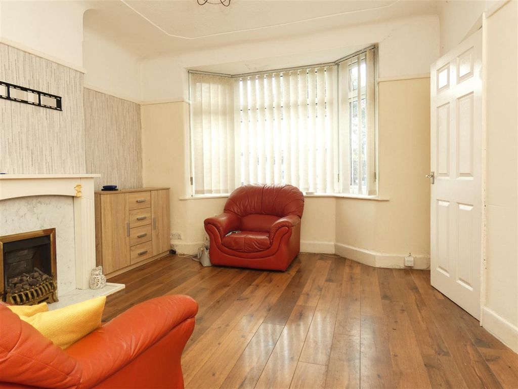 Property photo 2 of 12 Lounge