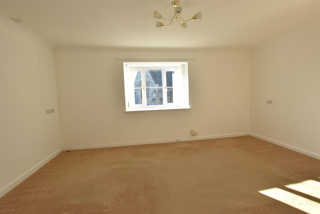 Property photo 2 of 31 Lounge/Diner