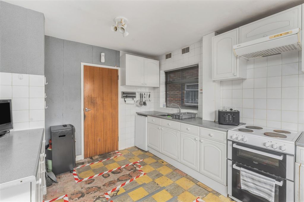 Property photo 3 of 13 23 Cherry Road, Banbury-6.Jpg