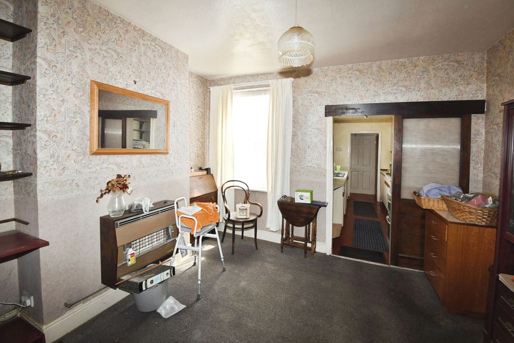 Property photo 2 of 17 Photo