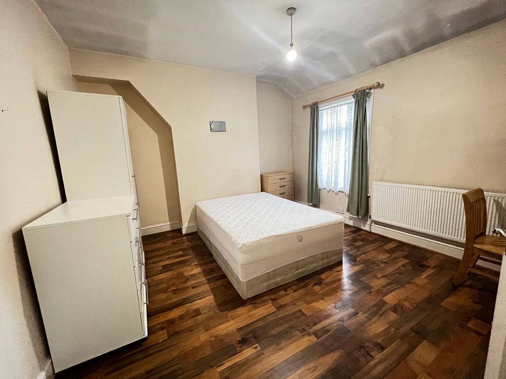 Property photo 1 of 4