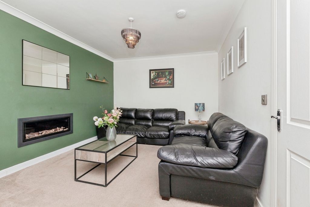Property photo 3 of 25 Pbox-Img.Jpg