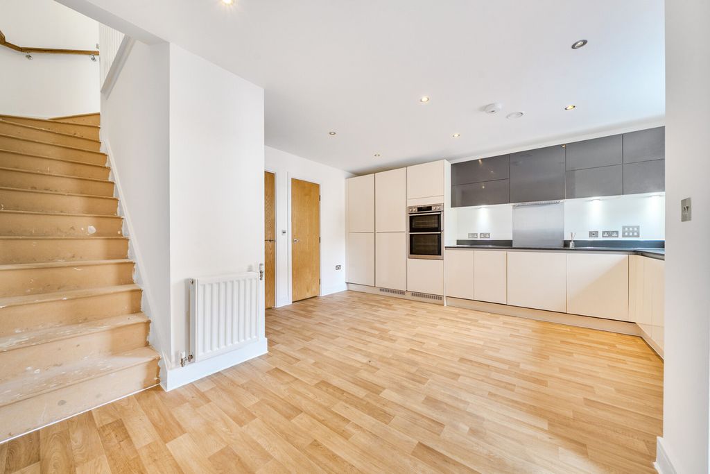 Property photo 3 of 17 1501126-1-6A71c68...