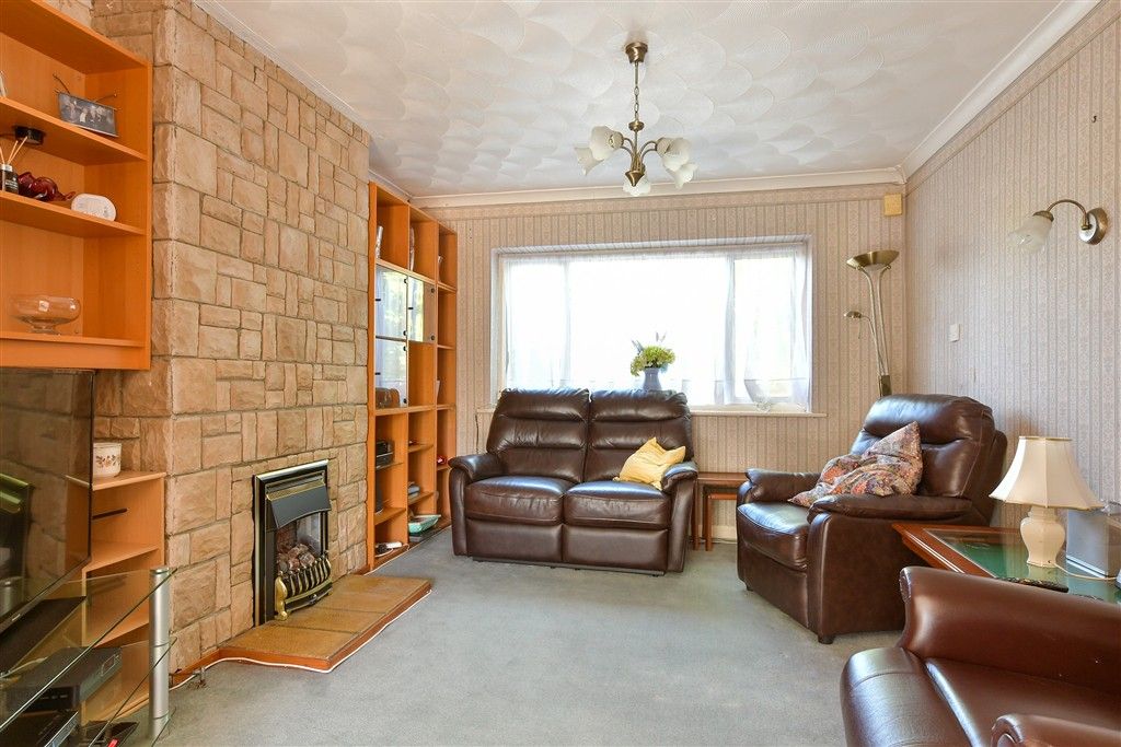 Property photo 3 of 14 Lounge