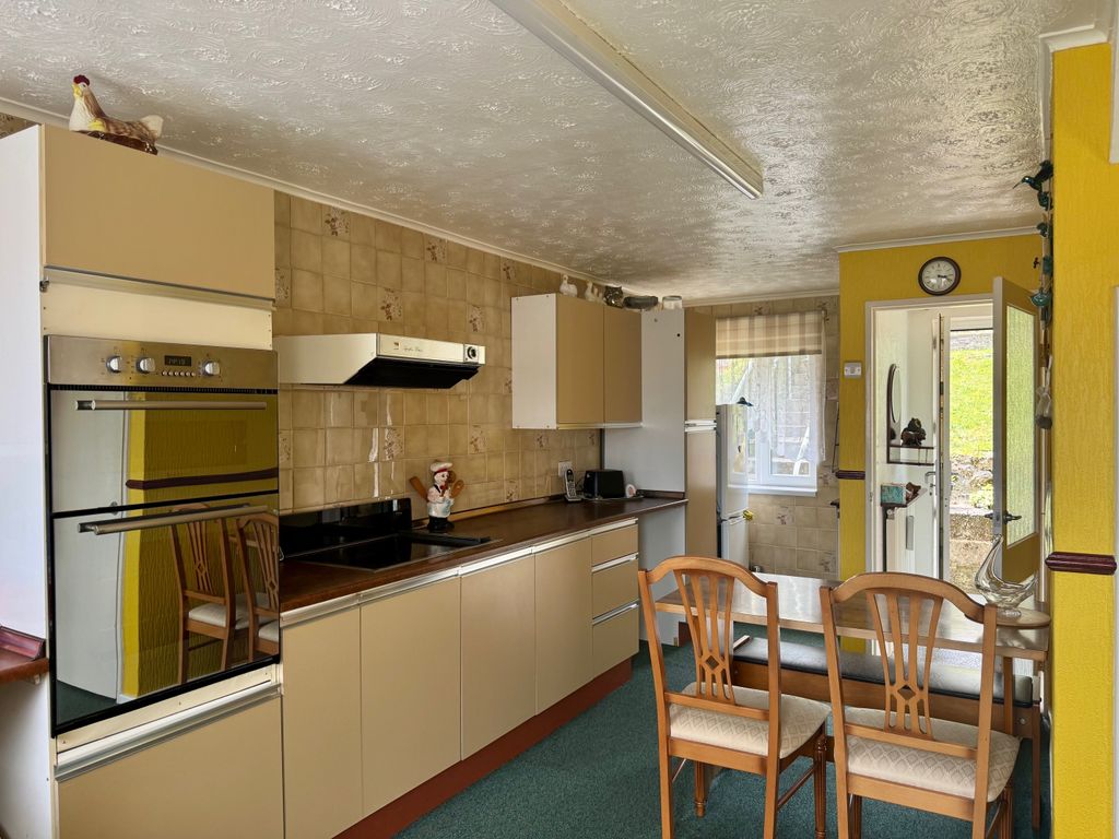 Property photo 3 of 19 Kitchen/Breakfast Room