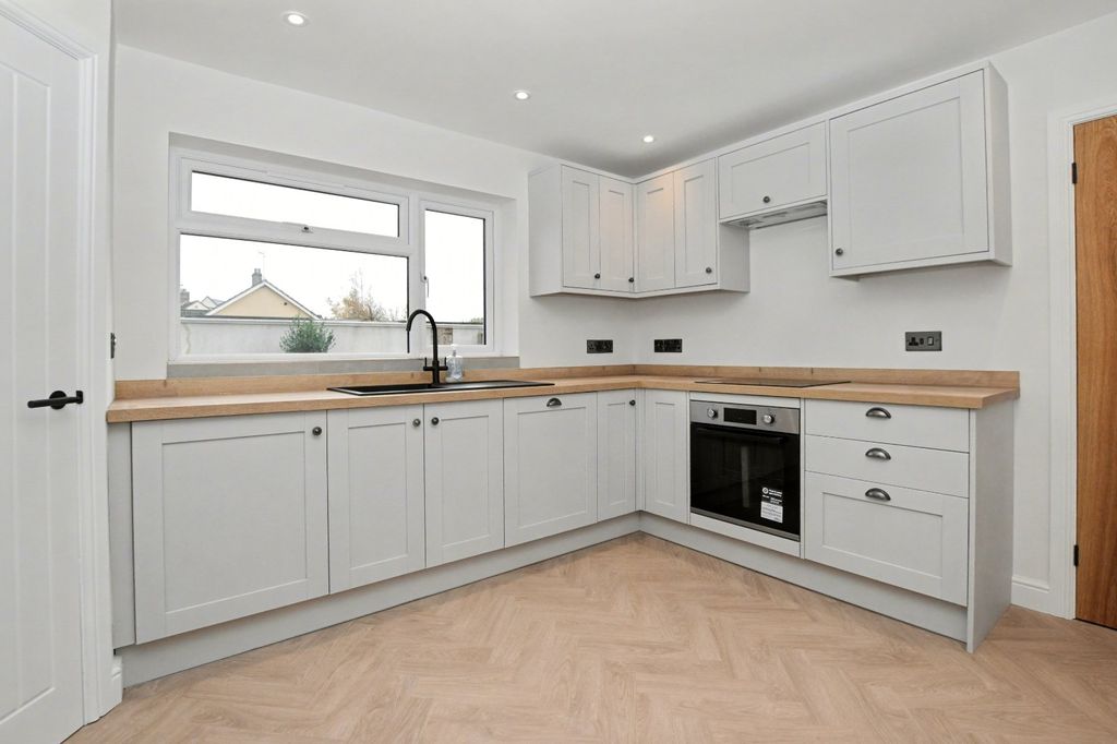 Property photo 3 of 15 Picture No. 08