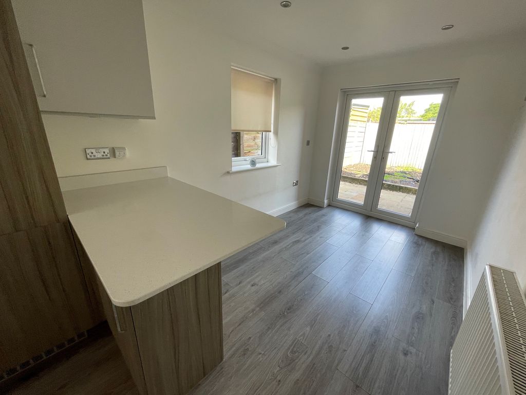 Property photo 3 of 14 Dining Area
