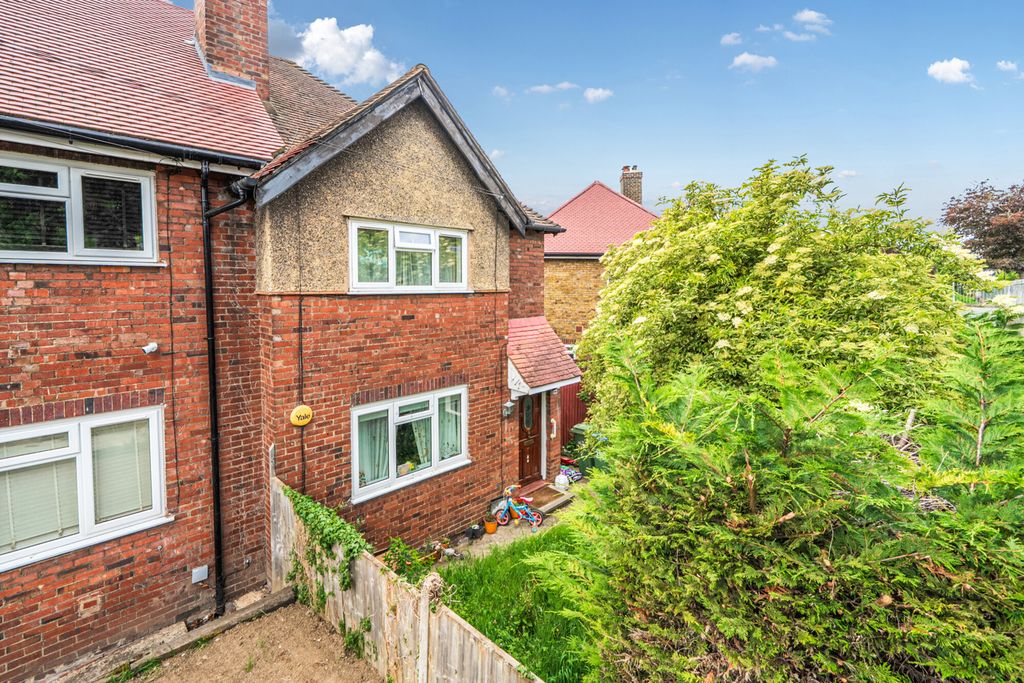 Property photo 1 of 18 1456542-1-6A0d8De...