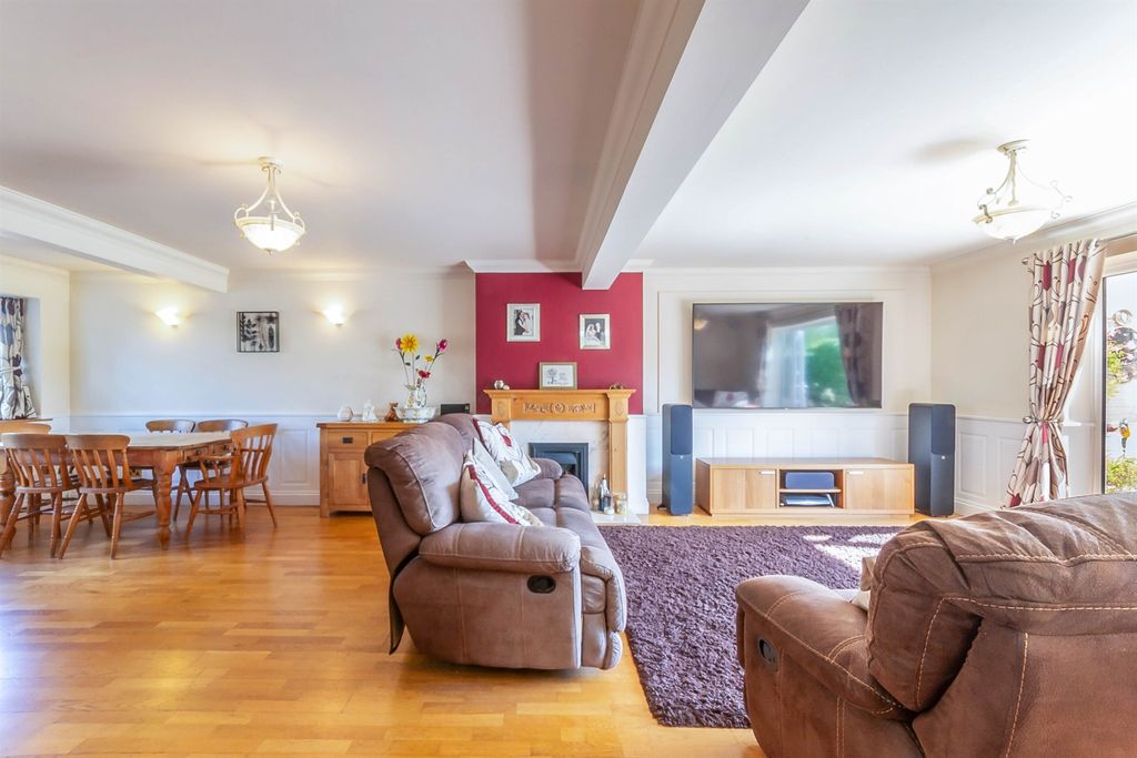 Property photo 3 of 25 Lounge Dining Room