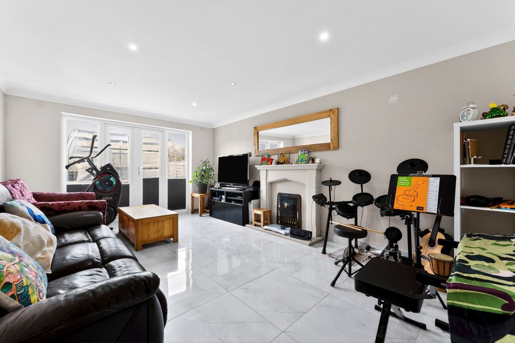 Property photo 3 of 20