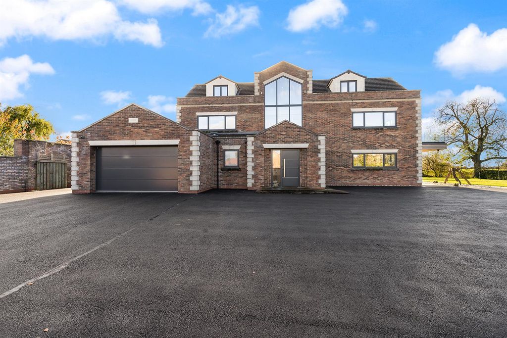 Property photo 1 of 49 49 The Village_Earswick 02_297.Jpg