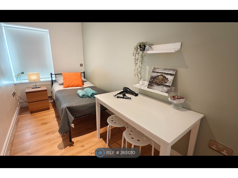 Property photo 3 of 14 Small Bedroom