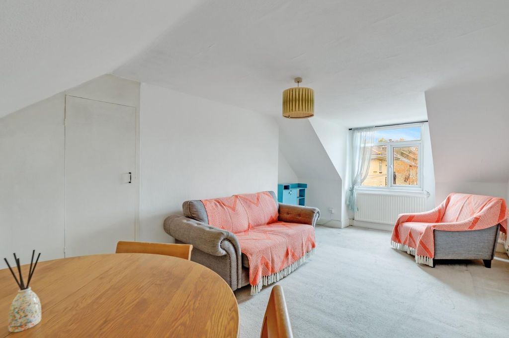 Property photo 2 of 11 09-8Af3Jhpropwpen - 18c Castledeine Road - 1.Jpg