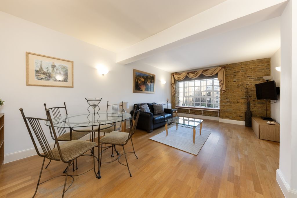 Property photo 1 of 10 Tamarind Court 18...