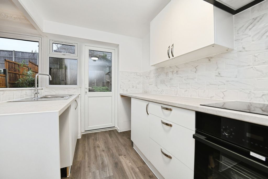 Property photo 3 of 18 Pbox-Img.Jpg