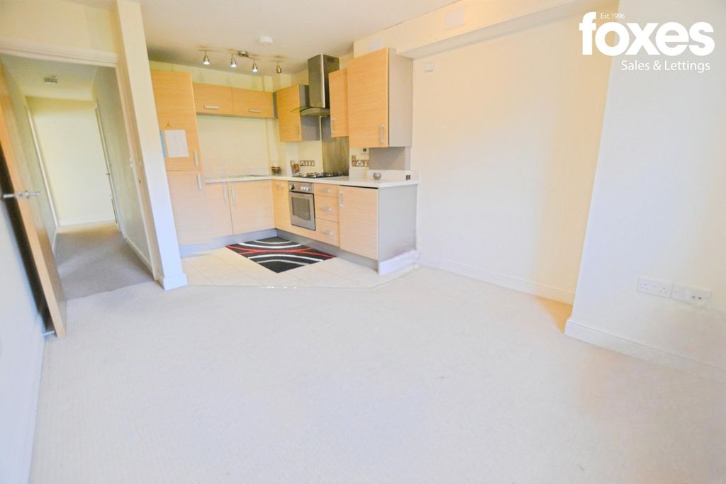 Property photo 3 of 12 4395092