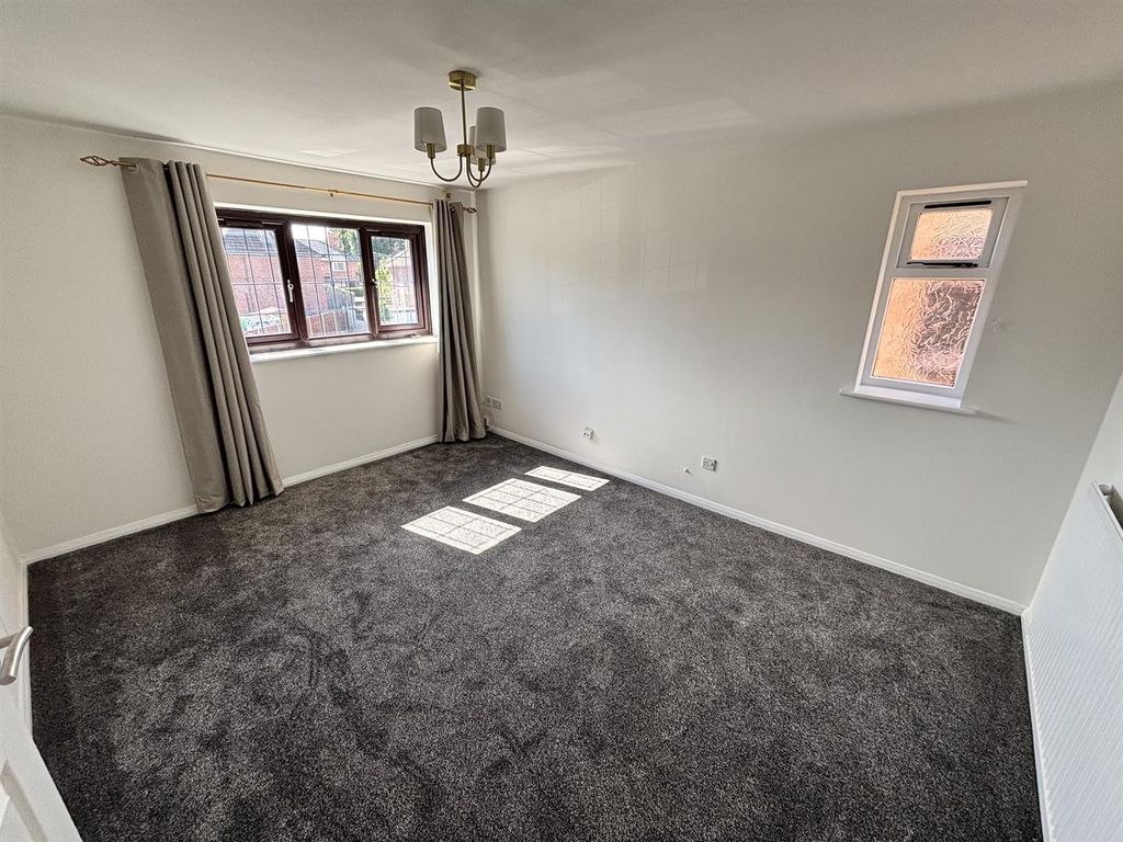 Property photo 2 of 14 Lounge