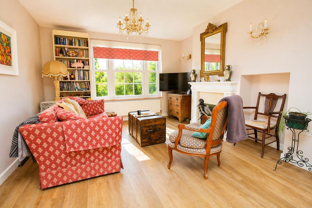 Property photo 3 of 30 Lounge Area