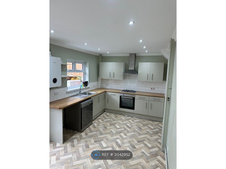 Property photo 1 of 10 Kitchen