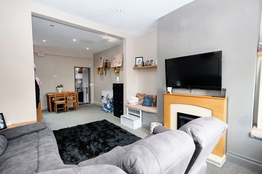 Property photo 2 of 14