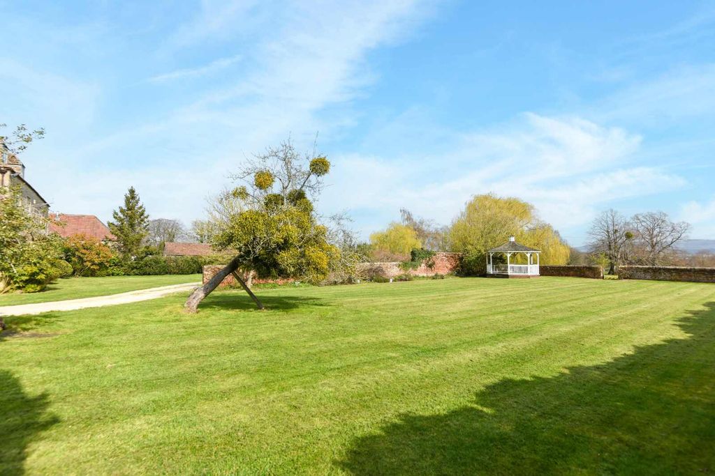 Property photo 3 of 35 Gardens