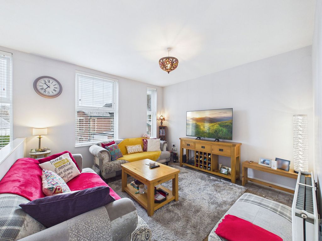 Property photo 3 of 28