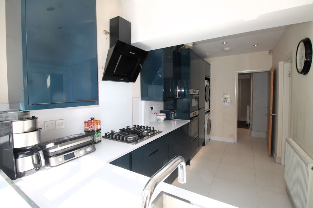 Property photo 2 of 17 Kitchen