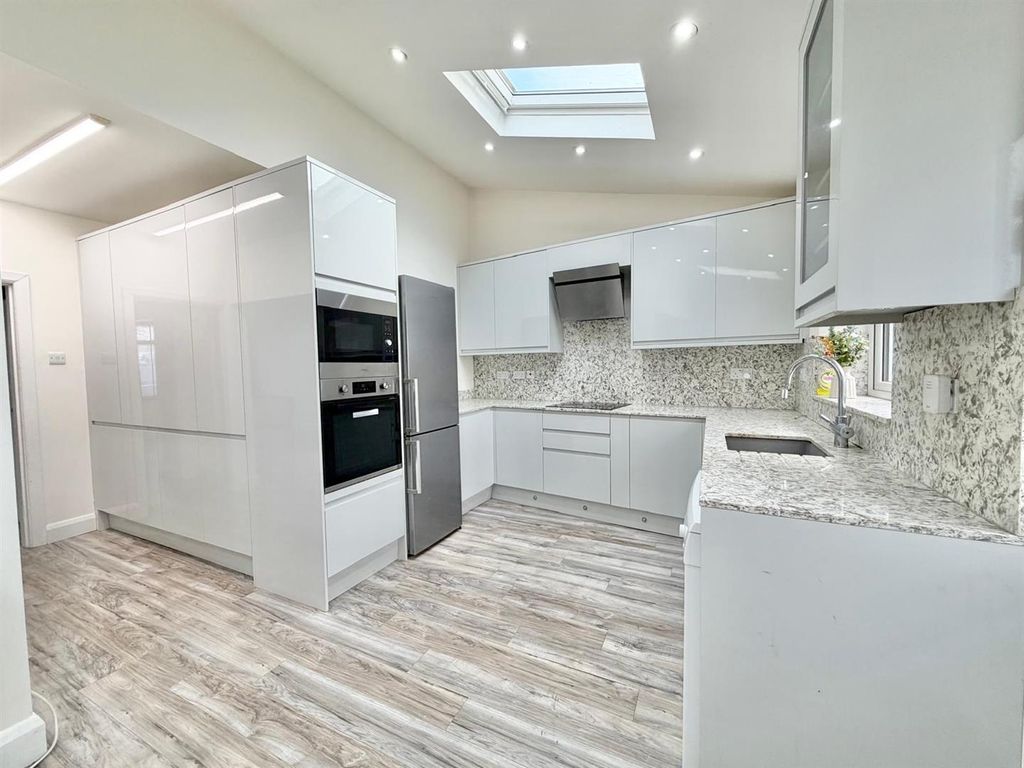 Property photo 2 of 12 Davidson Frost-Wellings, Dfw Collins Avenue, Kitch