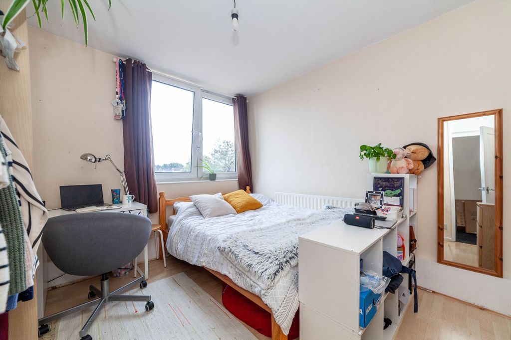 Property photo 1 of 4 Bedroom 2