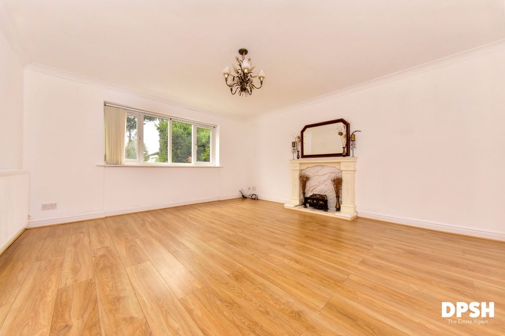 Property photo 2 of 28