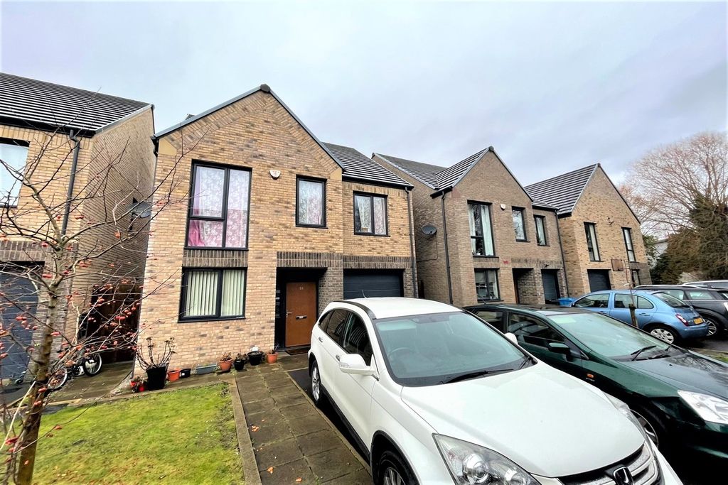 Property photo 1 of 13 (Main)