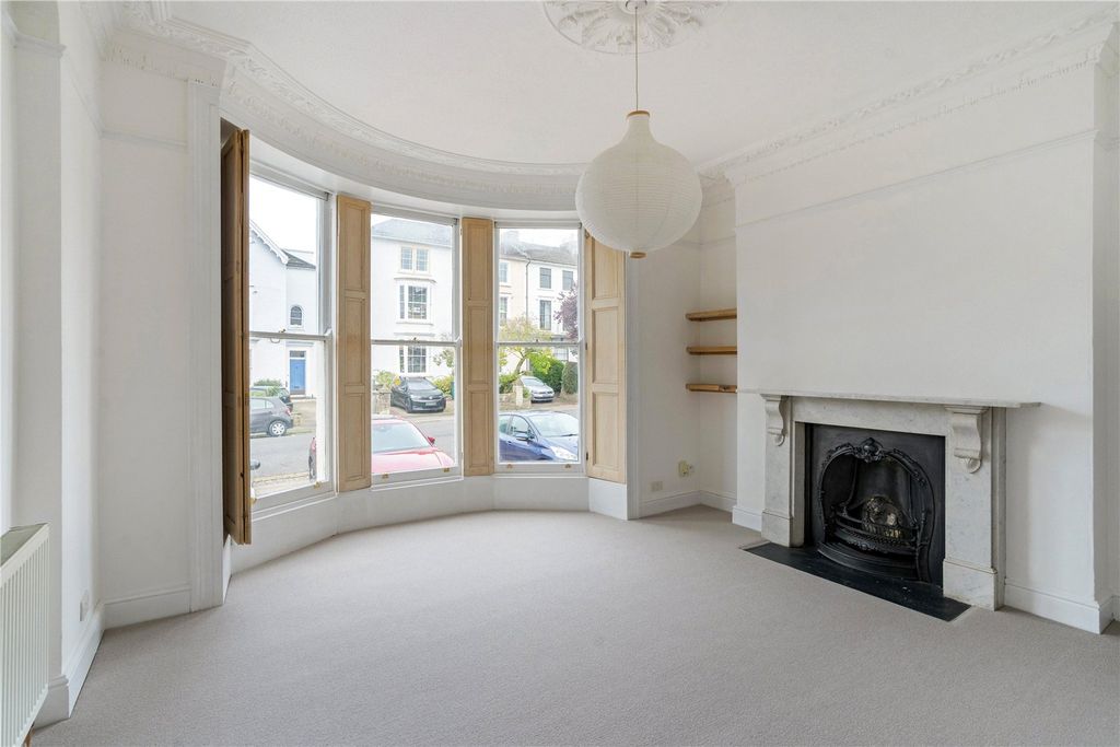 Property photo 2 of 7 Sitting Room