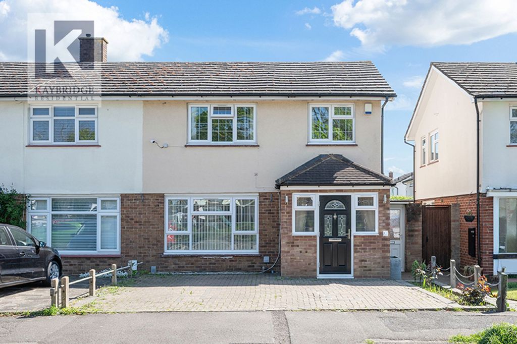 Property photo 1 of 13 Harvester Road Kt19 9Dq