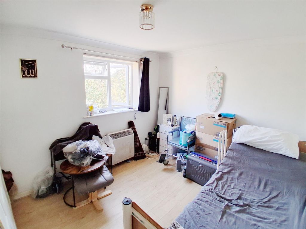 Property photo 1 of 9 5