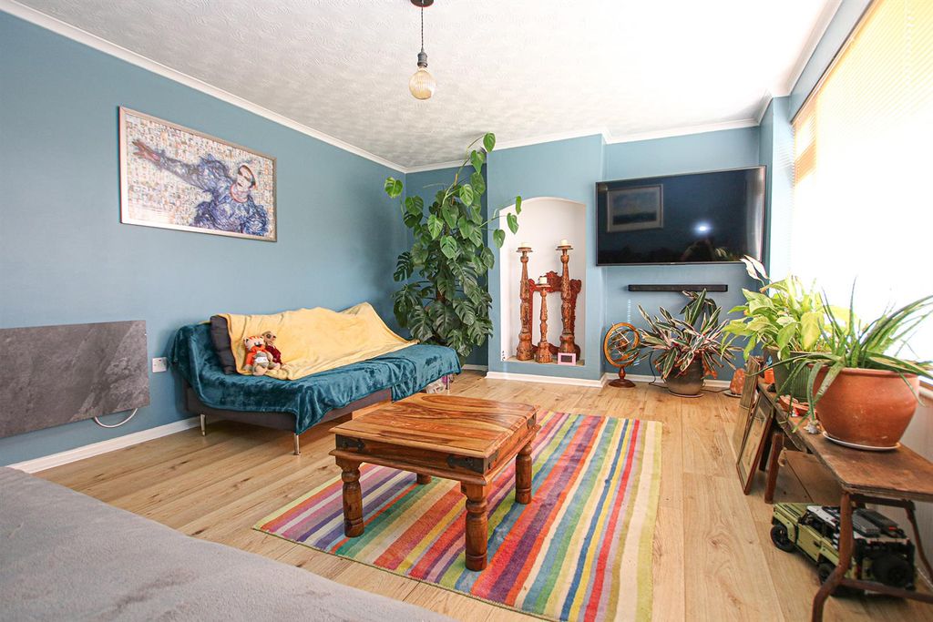 Property photo 3 of 14 Img_1963Lvg.Jpg