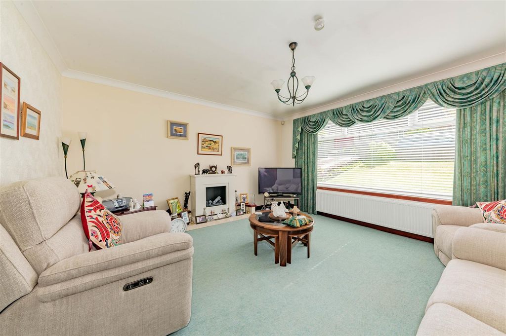 Property photo 3 of 18 33 Sutherland Crescent Dundee-9.Jpg