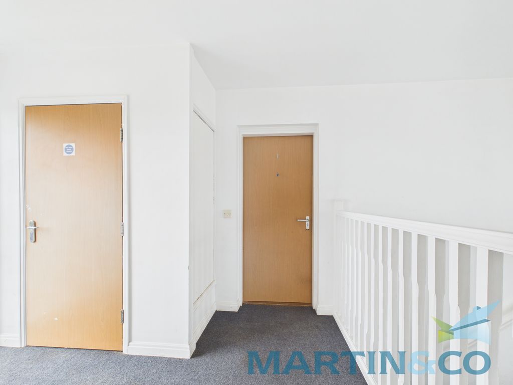 Property photo 3 of 20 Cam01870G0-Pr0208-Still002
