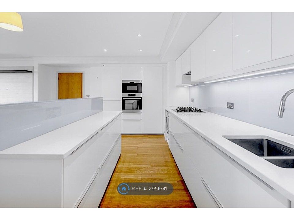 Property photo 3 of 15 Fully Fitted Modern Kitchen