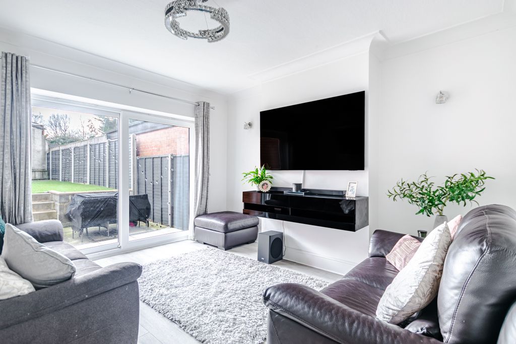 Property photo 2 of 24 Lounge1