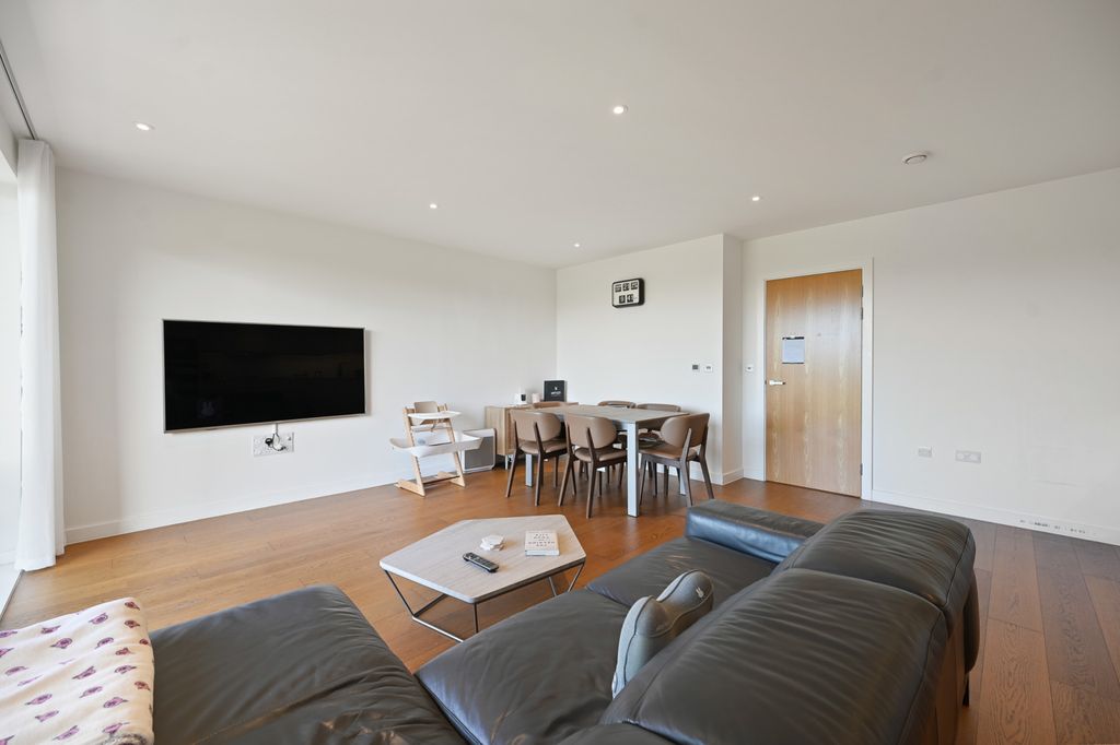 Property photo 2 of 12 Rcbb- 41 Serenity House- Recepyion 6 (1)