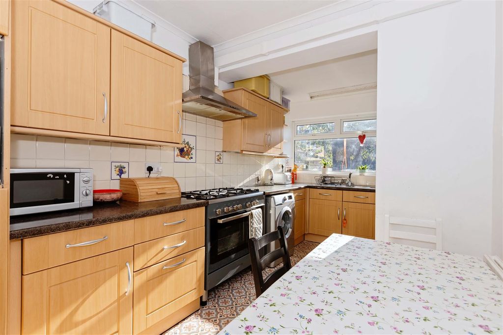 Property photo 2 of 20 52 Guildford Rd_16.Jpg
