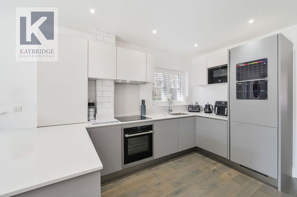 Property photo 3 of 12