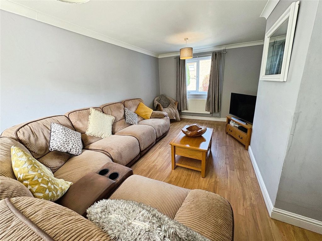Property photo 3 of 14 Lounge